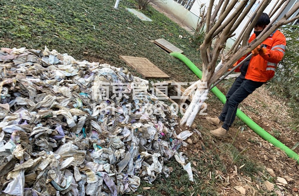 315桦墅村化粪池垃圾清理