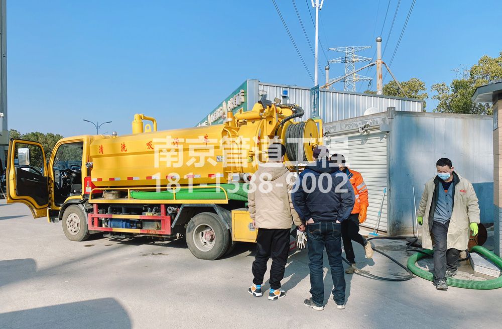 311桦墅村粮油市场化粪池清理